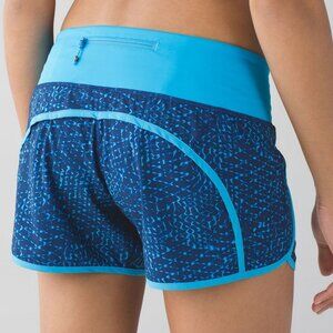 EUC Lululemon Run Times Shorts size 6 4" inseam Samba Snake Kayak Blue Hero Blue